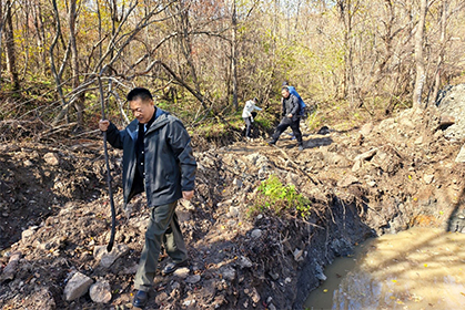 我院朱万峰院长受邀带队赴白山市里岔沟突围战旧址考察